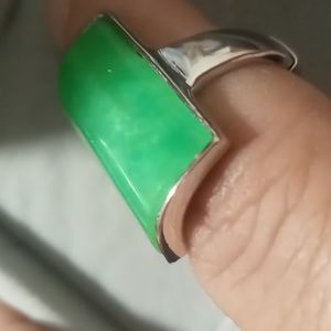 Jade & 18k white gold jade ring sized to 7.5 without sizer size 8.5